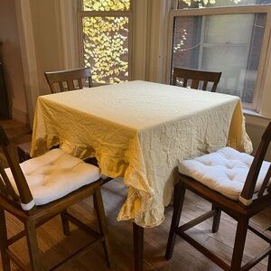 Set of 2 Yellow Ruffled Tablecloth